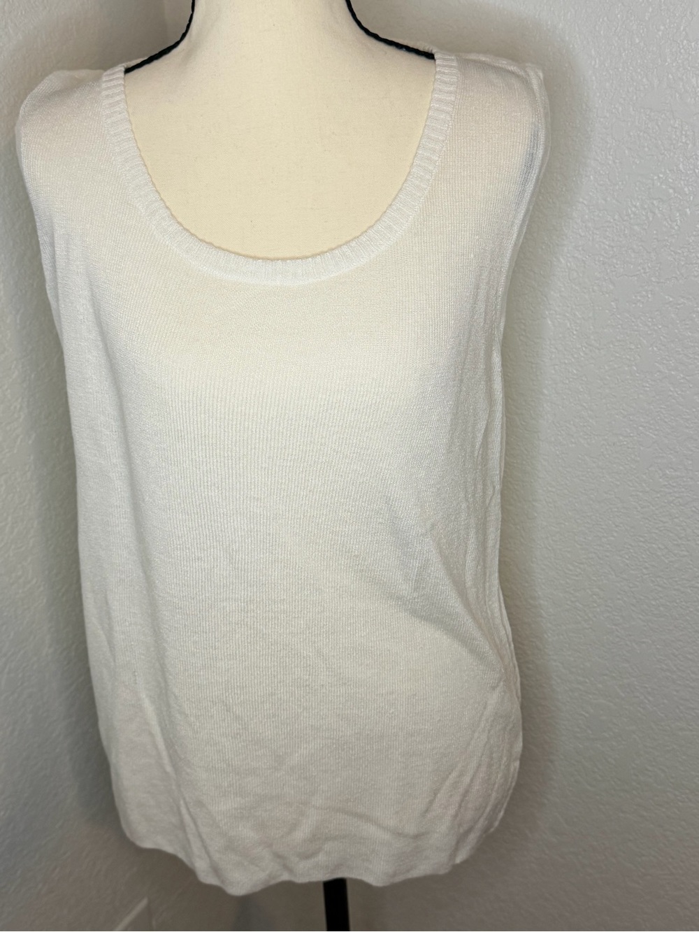 Jones New York Cream Sleeveless Knit Tank Top